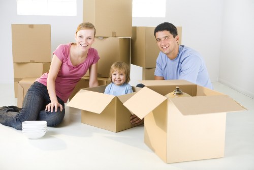 Household moving support and furniture transport with a van